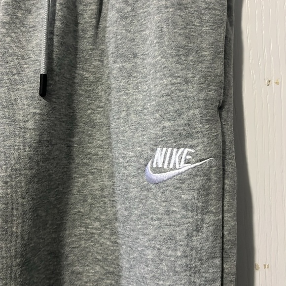 grey nike sweatpants - Picture 3 of 3